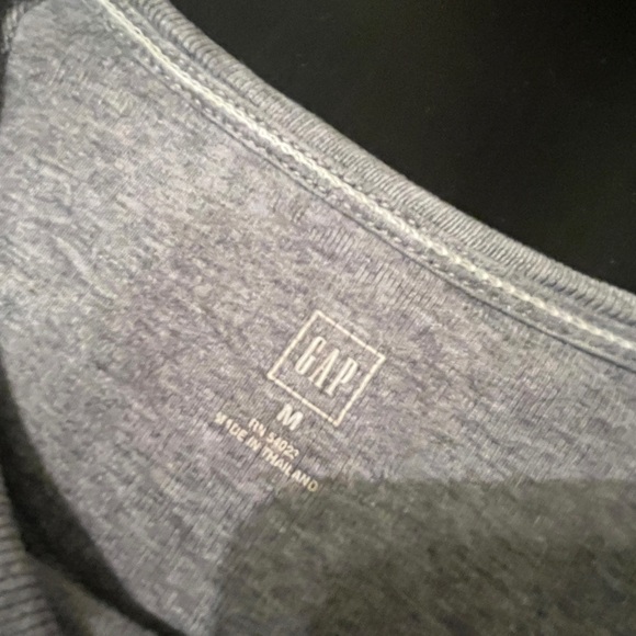Gap Favorite Gray Long-Sleeve tee - Size Medium - Picture 8 of 12